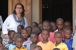 Jan Sharp with Busoco School kids